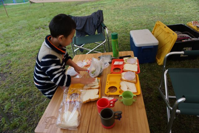 breakfast-at-camp