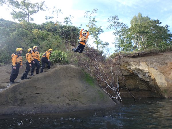 rafting-summer-cliff-jump
